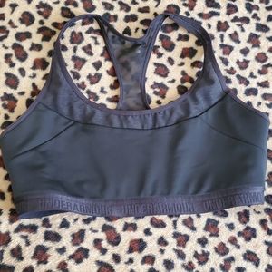Under armor sports bra size medium